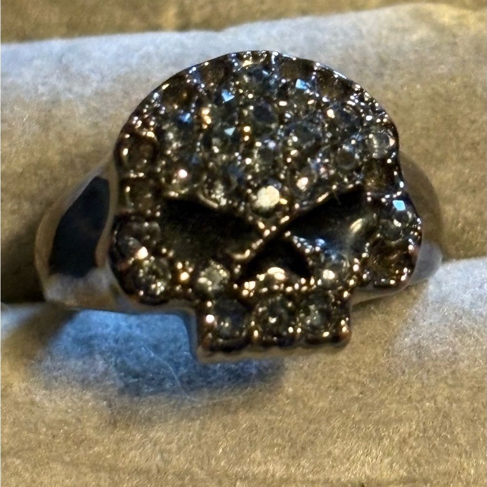 Sparkling Skull Ring